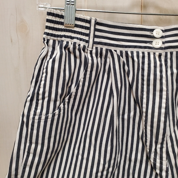 Vintage Izod High Rise Tailored B&W Striped Shorts Size 6 - Picture 4 of 13